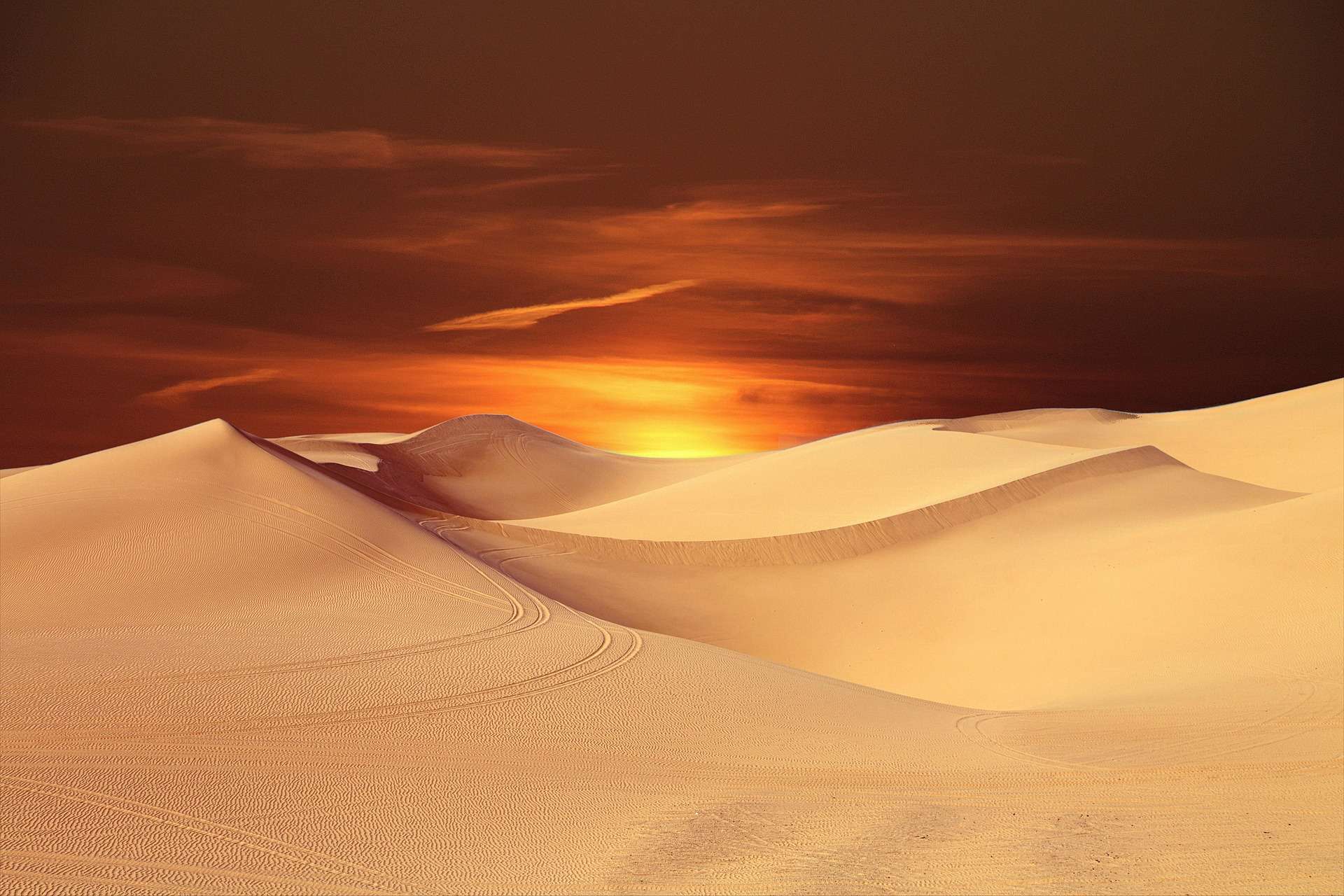 sunrise-in-desert